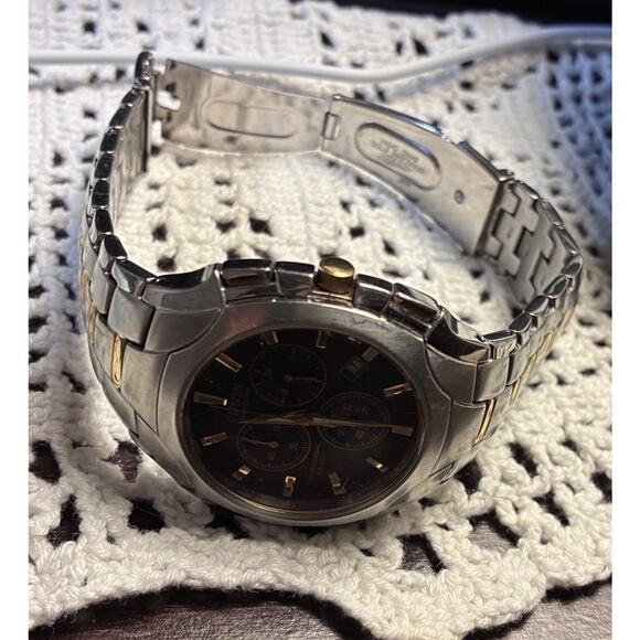 Solar CITIZEN Eco-Drive WR 100 Men’s Gold tone Watch with Stainless Steel Band - Picture 6 of 7